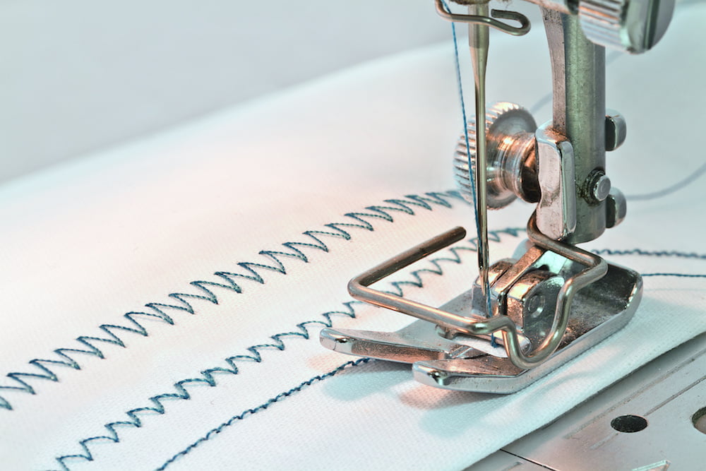Como hacer zigzag con tu maquina de coser paso a paso