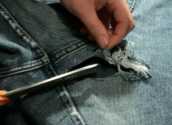 Cómo coser una costura de la entrepierna a tu ropa